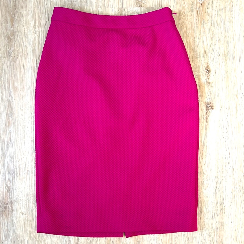 Pencil skirt fuschia. Size 2.